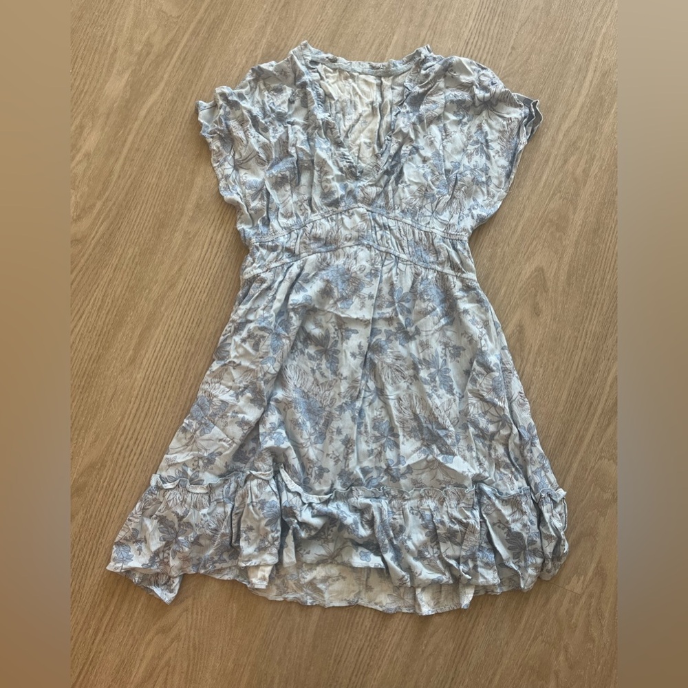 Flowy dress with ruffles